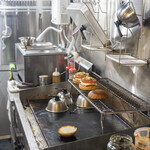 Yasuda Burger - 厨房風景。