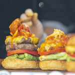 Yasuda Burger - 調理風景（フードトラック）。