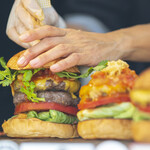 Yasuda Burger - 調理風景（フードトラック）。