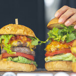 Yasuda Burger - 調理風景（フードトラック）。