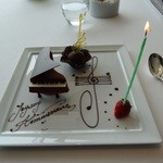 CROWN - チョコレートのピアノ(ミルクとジャンデュージャの2色のアパレイユ　エクストラビターのカカオのソルベとカフェソース)