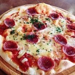 Jori Pasuta - サラミのピッツァ