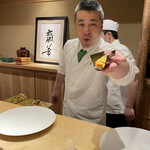 富小路 やま岸 - 満面の笑顔と雲丹ドック