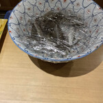 富小路 やま岸 - 活きの良い鮎　跳ねています