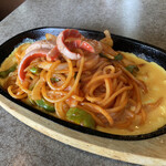 カフェ・ド・アプローチ - 鉄板ナポリタンスパはモーニング価格500円