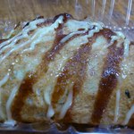 三陸屋 - 小さいお好み焼き250円、中はほとんどキャベツですが美味しいですよ