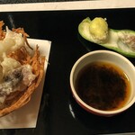 満寿家 - 満寿家　蛍烏賊と天豆白扇揚げ　あおさ海苔出汁と桜花塩でいただきます