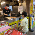 じゃんぼ総本店 - オニイサンの早業に感嘆する5歳児