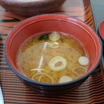 もつ煮屋 日の出食堂 - 味噌汁