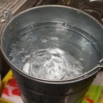 ビールスタンド重富 - グラスは氷水で冷やす