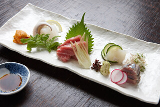 Matsugen - 新鮮な刺身や焼物など、おそば以外のお食事メニューも豊富に取り揃えております。