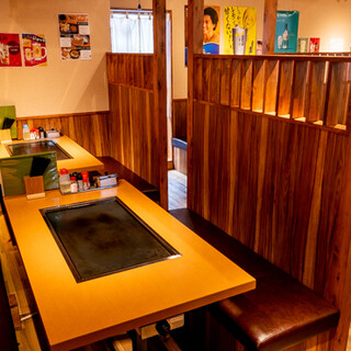 [3 minutes walk from the west exit of Kamata Station] Equipped with table seats that can be used like a semi-private room