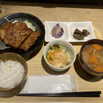 Posuto Shokudou - 会津のソースかつ丼、ご飯少な目で頼んだら定食にしてくれました♪