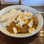 daisy - 料理写真:特製チキンカレー（税込み９５０円）にゆで卵をトッピング（＋５０円）