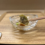 赤坂 菊乃井 - 昼懐石１３３１０円。冷し炊き合わせ、賀茂茄子。お箸で持つとしっかりした質感なのに、口に入れるとトロけてスッーとなくなります。味も含めて、最強の味わいです（╹◡╹）（╹◡╹）