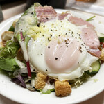 がばちょ - ベーコンエッグのシーザーサラダ（450円）