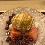 赤坂 菊乃井 - 昼懐石１３３１０円。黒蜜アイスクリーム フルーツ蜜豆。去年もこんなに？と思ったら、去年の投稿にも同じことが（笑）。年々凄みを増している感じです