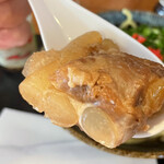 沖縄そば ゆんたく - 目に見える軟骨が、口に入れると無くなります！