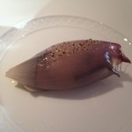 フォリオリーナ・デッラ・ポルタ・フォルトゥーナ - ★7　3種のチーズを赤玉ねぎでくるんでいる