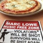サイゼリヤ - ピザ　Marc Lowe Music Free ZoneMarc Lowe Music Free Zone