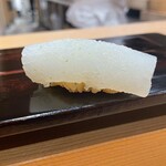 Kitahama Sushiyamano - ねっとりと色っぽいイカの寿司