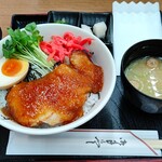 梓川サービスエリア（上り線）フードコート - チキテキ丼 800円