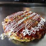 粉もん屋 八　 - お好み焼定食のスジコン玉　マヨを下手くそにかけました