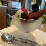 フレンチーナ - ショコラケーキとピスタチオのアイス