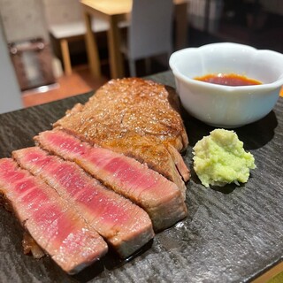 肉料理は主に宮崎県産の黒毛和牛を使用
