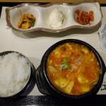 韓国料亭 漢江 - スンドゥブチゲ 900円