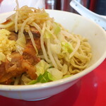 ラーメン二郎 - 汁なし半分＋ニンニク多め＋青ネギ