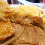 ラーメン二郎 - 豚の厚み