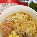 ラーメン二郎 - 汁なし半分＋ニンニク多め＋青ネギ