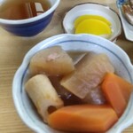 太湖 - 小鉢もボケました(^_^;)大根と人参の煮物です。