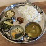 東インドオディシャ食堂 パツカリー - 菜食ターリーセット上から
