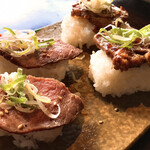 国産牛タン食べ放題と卓上無限レモンサワー 名物家 - 牛タンの肉寿司