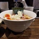 櫻井中華そば店 - 特製中華そば横から