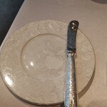 ASAHINA Gastronome - (2022/6 訪問)このバターナイフとお皿欲しいくらい好きなデザイン。