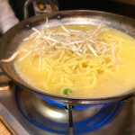 Tori Ichidai - 参鶏湯の〆は、太麺のラーメンで
                      アラフィフオヤジの唇もテカテカです