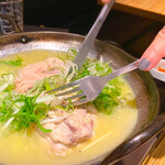 鳥一代 - 参鶏湯（サムゲタン）
ホロリと崩れた鶏と濃厚スープが乙です