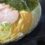 麺家 六三四 - ライトだけど豚骨と鶏のバランスがいいスープ。