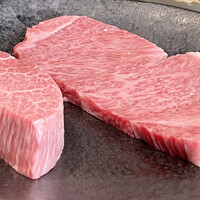 鉄板焼 さざんか - (左)花園牛フィレ(右)オークラ牛サーロイン♡ 鉄板焼 さざんか - (左)花園牛フィレ(右)オークラ牛サーロイン♡