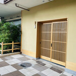 宮坂 - 暖簾を出す前の概観