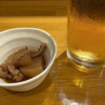 味のまる藤 - お通しと生ビール