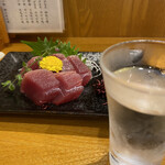 味のまる藤 - かつお刺身と日本酒