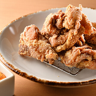 Toast with beer and the specialty of the night, the famous “pickled karaage” ☆