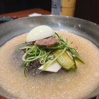 焼肉冷麺 ユッチャン 北新地店 - 名物の葛冷麺