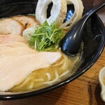 らーめん専門 和海 - 煮干しオイルを追加オーダしました。