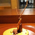 アカ - アマゾンカカオと生チョコ　リンゴのチップスとナッツを添えて