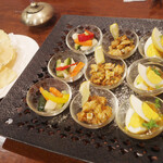 ガネーシュ - ベジタブルピクルス、チキンピクルス、パパドなど